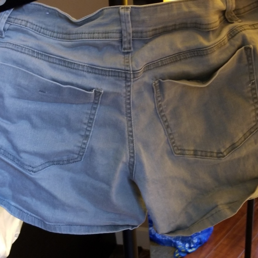 Shorts - Picture 4 of 4
